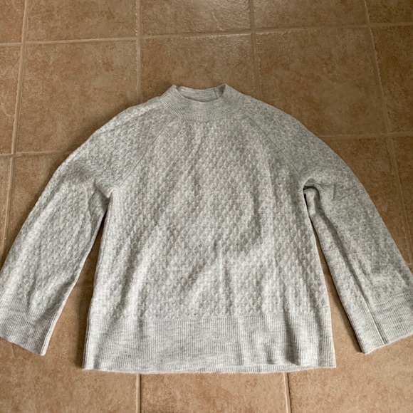 LOFT Sweaters - Loft stitchy flare sleeve sweater